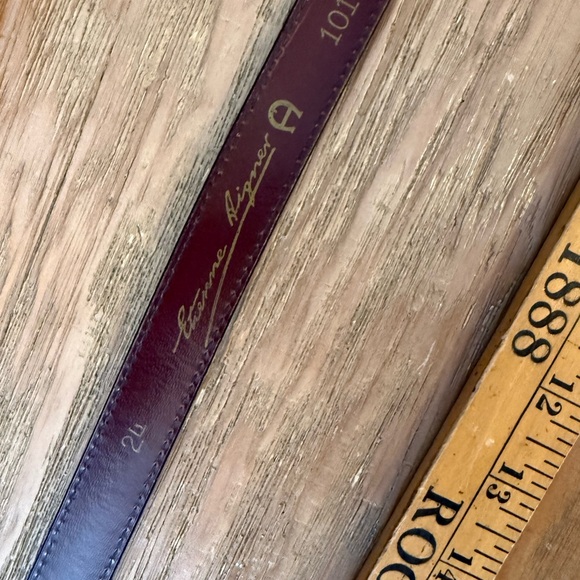 Etienne Aigner Maroon Leather Belt with Metallic Buckle equestrian - Picture 4 of 5